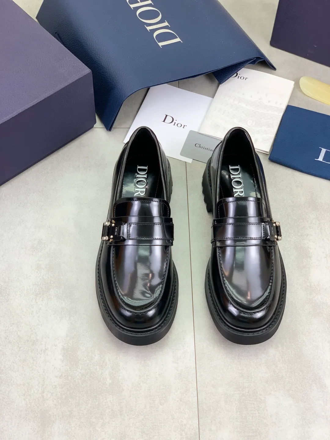 Men's shoes 💰P680 new model, high quality 💎💎💎 water-dyed cow lining, original quality Dior —🆘.Dior original purchase, high-end business leather shoes, fabric: imported from Italy open edge beaded cowhide material ➕ water-dyed cow lining / cowhide feet ➕ special original rubber outsole, fine workmanship, real thing ^_^ Photographed 🎬size: 39-44 (38 45 (customized)